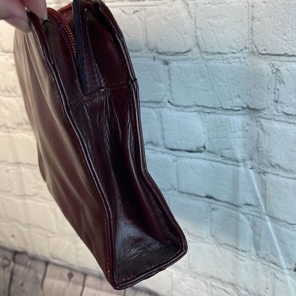 Etienne Aigner Burgundy Cross Body Bag with 3 inner openings, one is zip - Picture 4 of 10